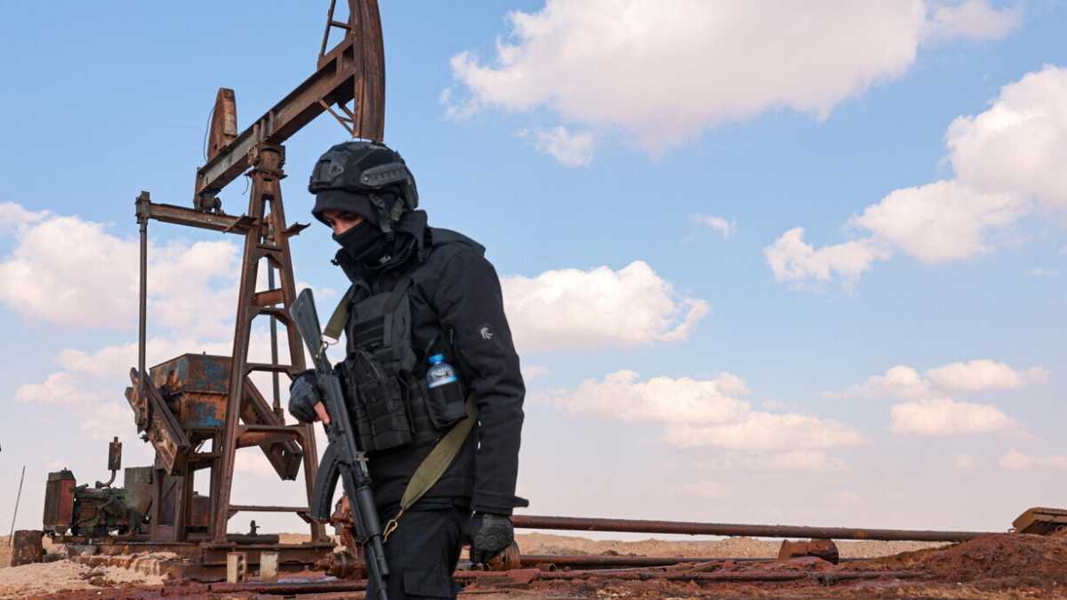 Immagine di Damasco riconquista il campo petrolifero di al Omar. Gli investimenti per ripristinarlo