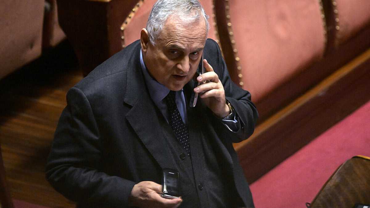 Immagine di No all'azionariato popolare. Lotito detta la linea alla maggioranza: "Questa legge è scritta con i piedi"