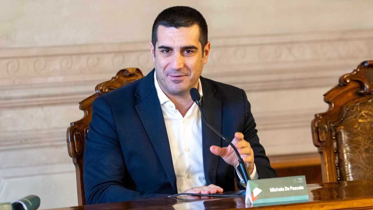 Immagine di In Emilia Romagna De Pascale (Pd) apre a Meloni sui Cpr. Avs e M5s scatenati: "Un errore legittimarli"