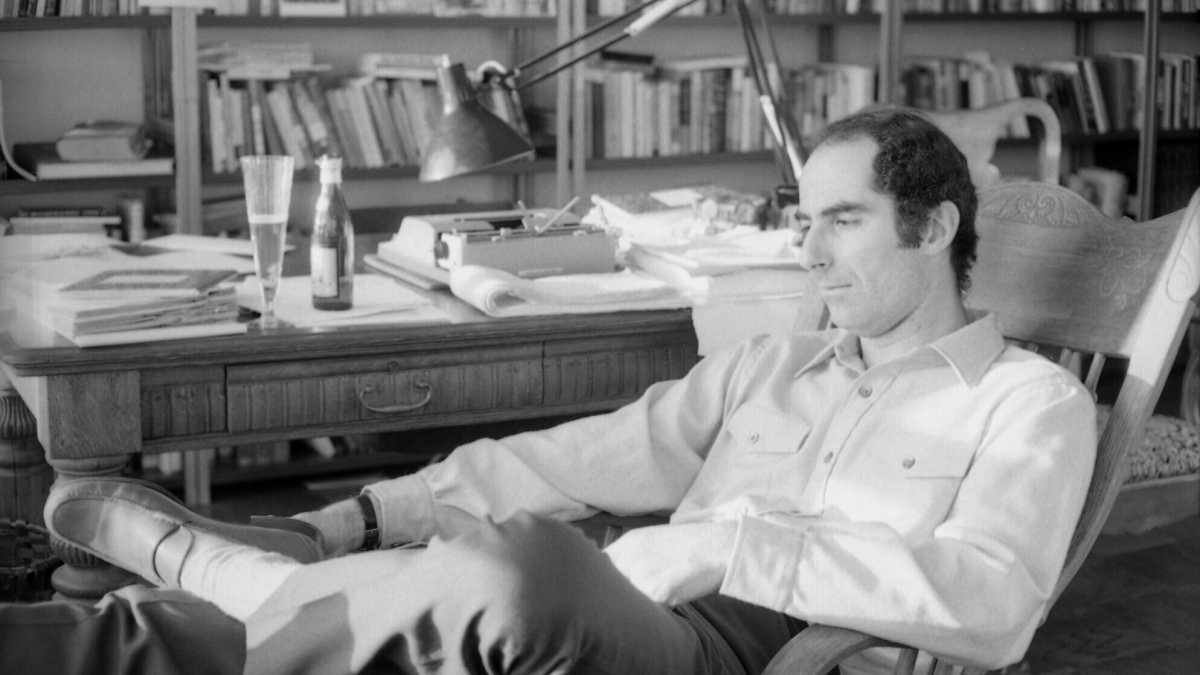 Immagine di Roth, lo scrittore fantasma nelle librerie italiane. Monda: “Cosa direbbe? Riderebbe con un po' di amarezza"