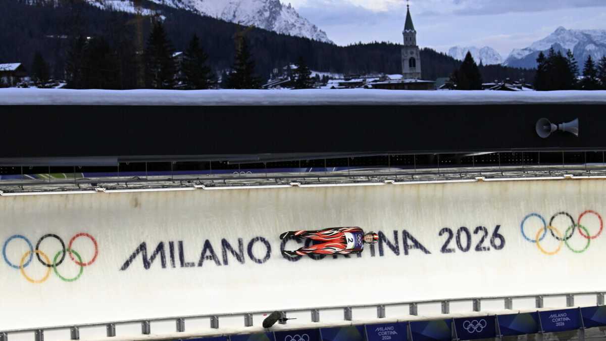 Immagine di Per le strade di Cortina vigilesse romane e poliziotti katarini: Olimpiadi come Sanremo delle divise