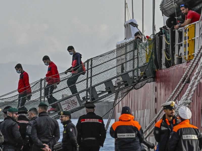 Stretta europea sull’asilo, c'è il via libera di Strasburgo sui paesi sicuri. Ora tocca al governo