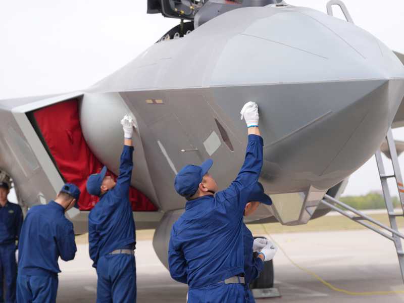 Non solo Jimmy Lai. La Cina è sempre più aggressiva, anche militarmente