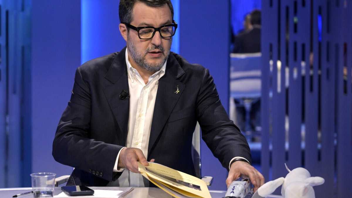 Immagine di Salvini trasforma il cinema poliziesco all’italiana in discorso politico