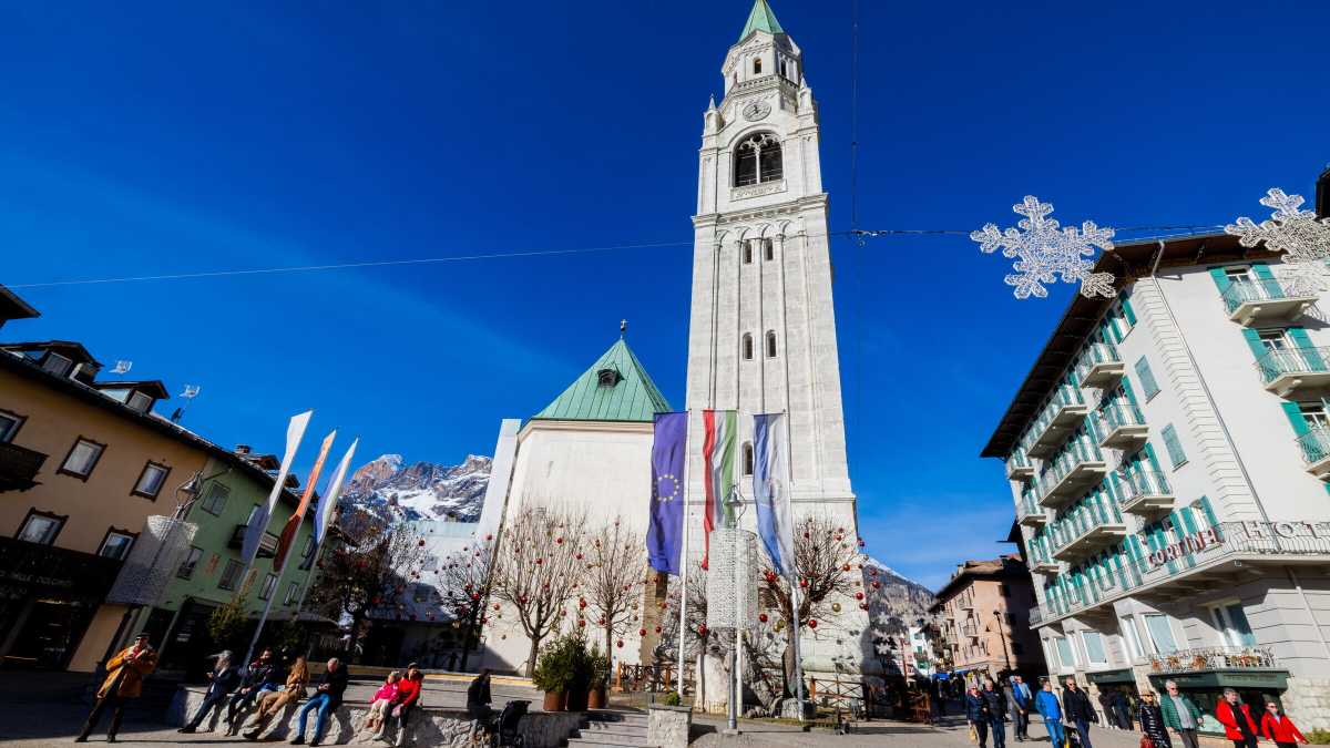 Immagine di Olimpiadi di peccato e redenzione: parla don Ivano Brambilla, gagliardo (e milanese) parroco di Cortina