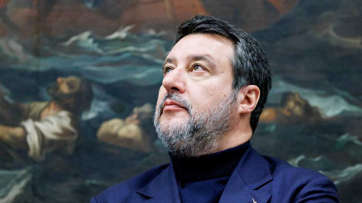 Immagine di Salvini blocca lo sciopero del trasporto aereo: "Non durante le Olimpiadi"