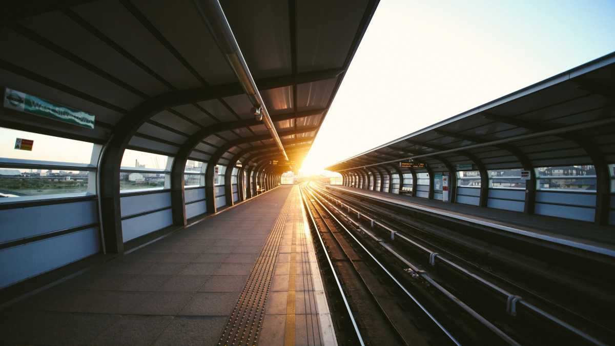 Immagine di Su un treno fermo vicino a Brescia, l’arrivo di un altro tempo