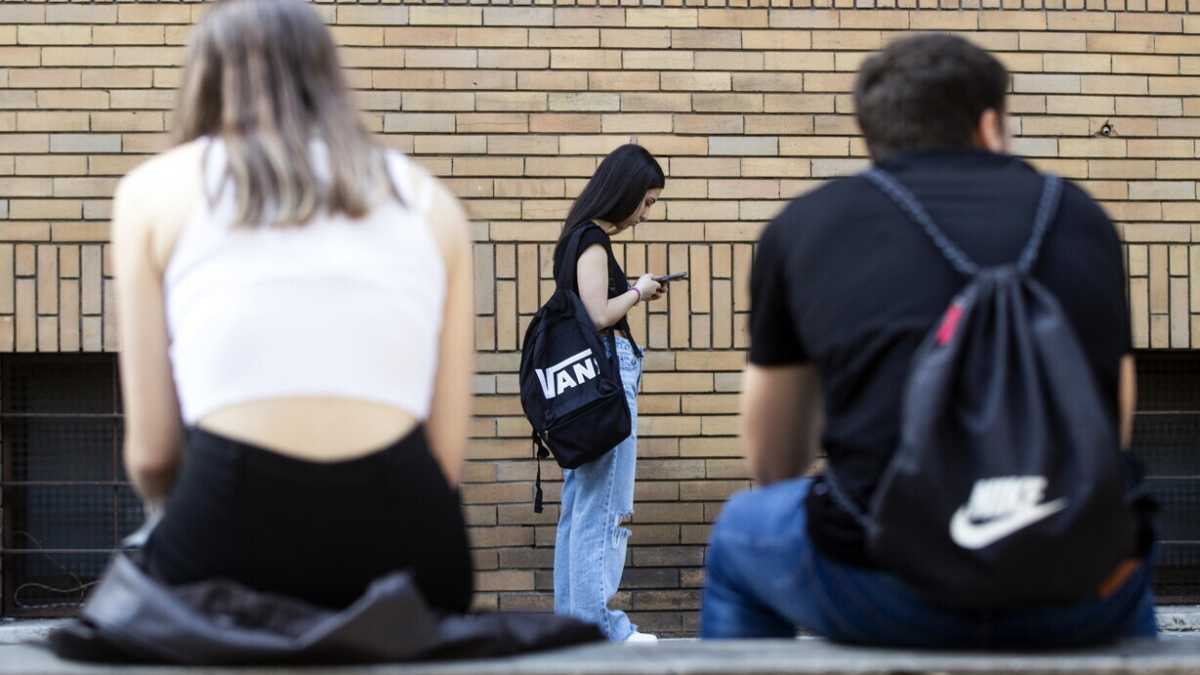 Immagine di Contro il paternalismo di stato sui social per gli adolescenti
