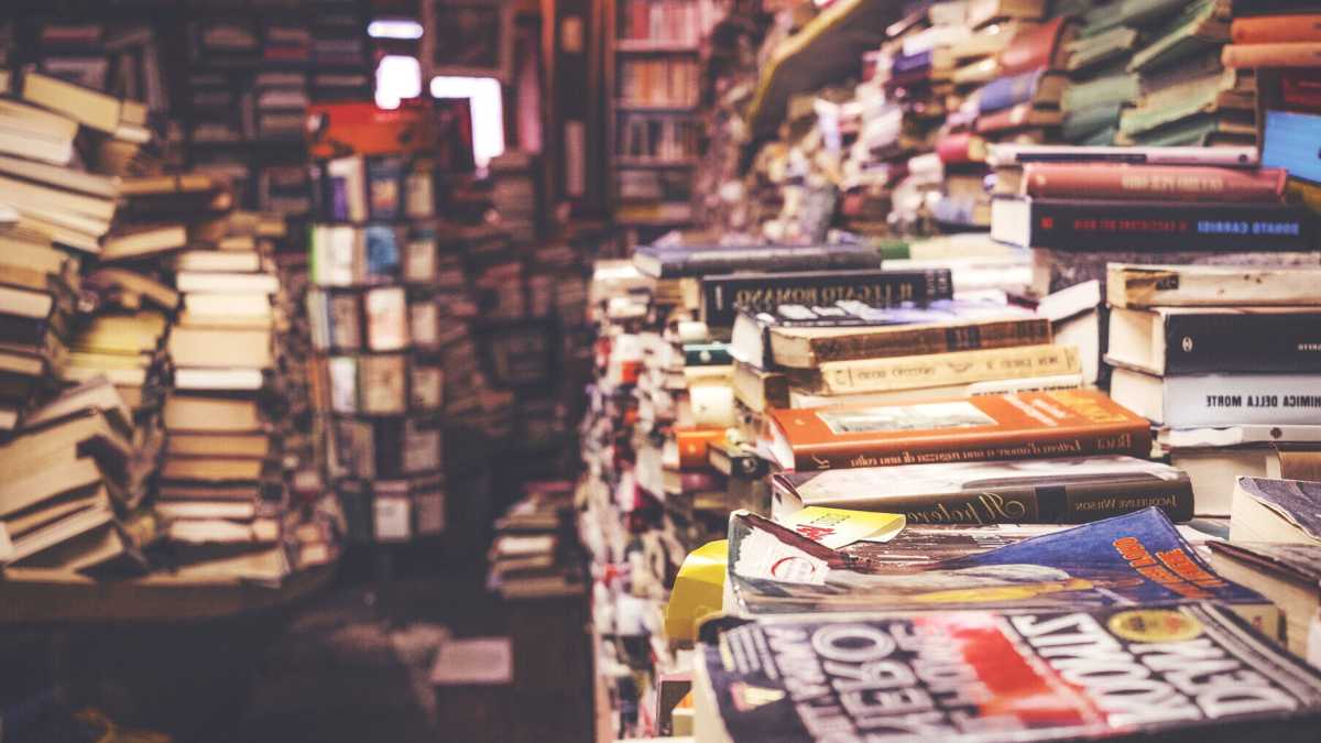 Immagine di Rubati, dimenticati e restituiti. Un tempo tutto iniziava e finiva dai libri
