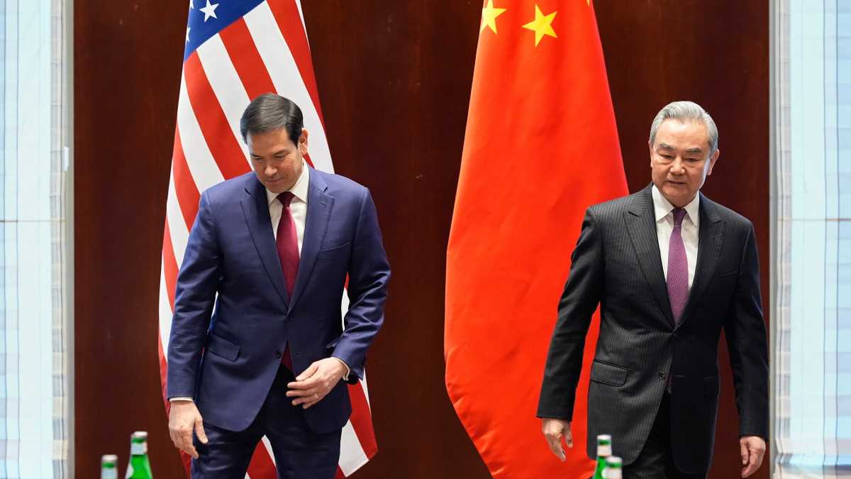 Immagine di La stretta di mano fra Wang e Rubio a Monaco mentre la Cia cerca informatori a Pechino