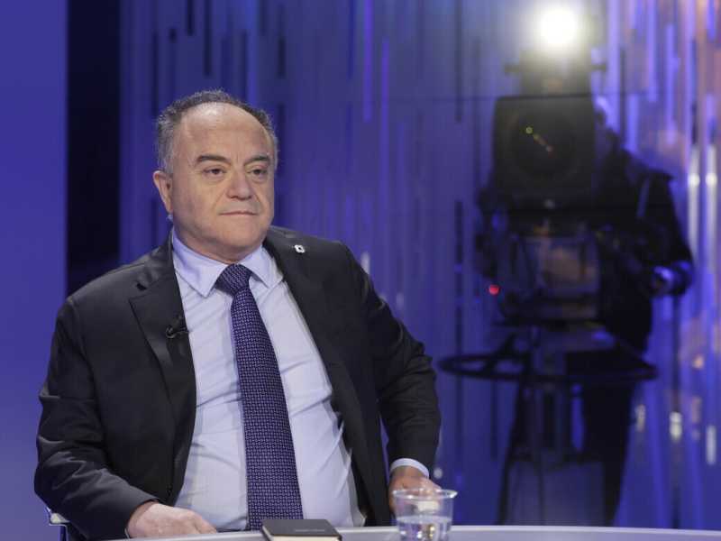 I Gratteri di Meloni. È indecisa se partecipare al grande evento referendario di Milano. L’ombra del procuratore in politica