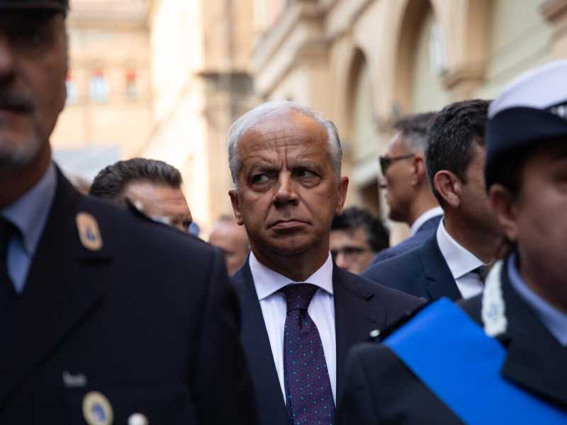 Il ministro Piantedosi al corteo per la strage di Bologna - foto Ansa