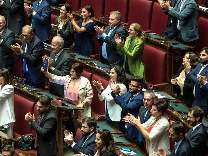  Applausi di Pd e M5s durante la replica di Conte in Senato (foto LaPresse)
