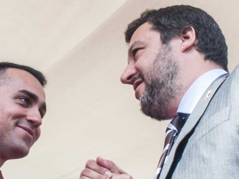 Il ministro del lavoro Luigi Di Maio e il ministro dell'interno Matteo Salvini (Foto Imagoeconomica)