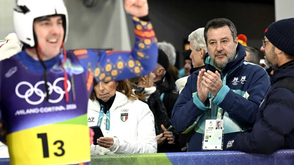 Immagine di Salvini ski: sta fisso a Cortina, gli scoppia il Veneto e il baby Vergiati lo sfida