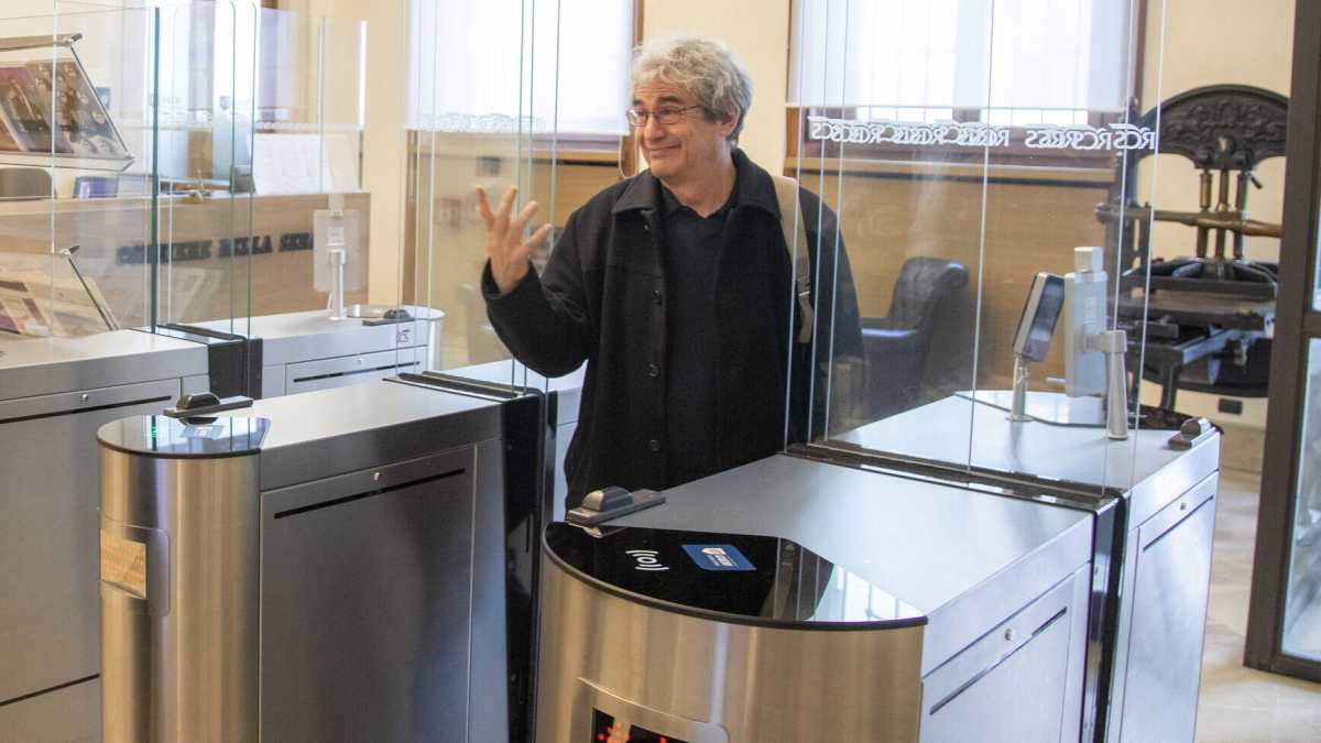 Immagine di Carlo Rovelli finisce nella "honey trap" cinese. È una strana tendenza tutta italiana