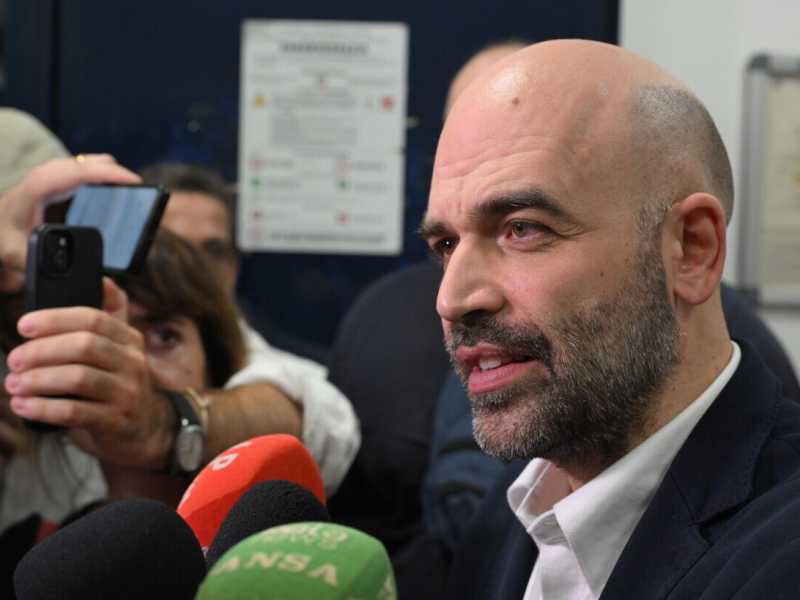 Roberto Saviano (Ansa)