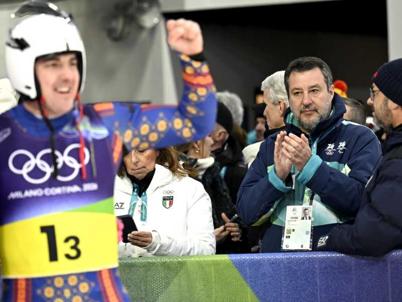 Salvini ski: sta fisso a Cortina, gli scoppia il Veneto e il baby Vergiati lo sfida