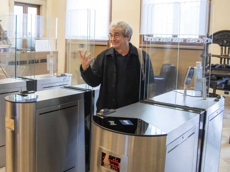 Carlo Rovelli finisce nella "honey trap" cinese. È una strana tendenza tutta italiana