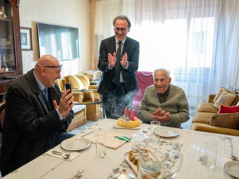 Foto dal profilo Tw del ministro Guido Crosetto
