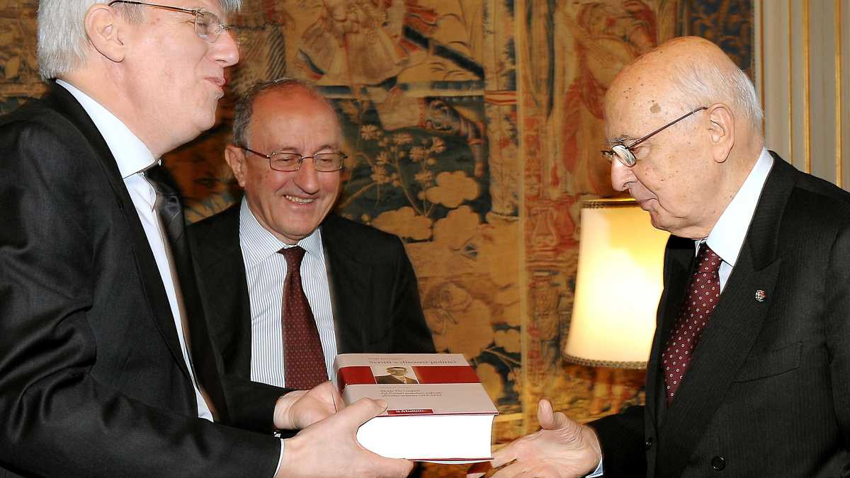 Immagine di Il preoccupato Sì da sinistra di Pombeni, nel “mare di veleni”