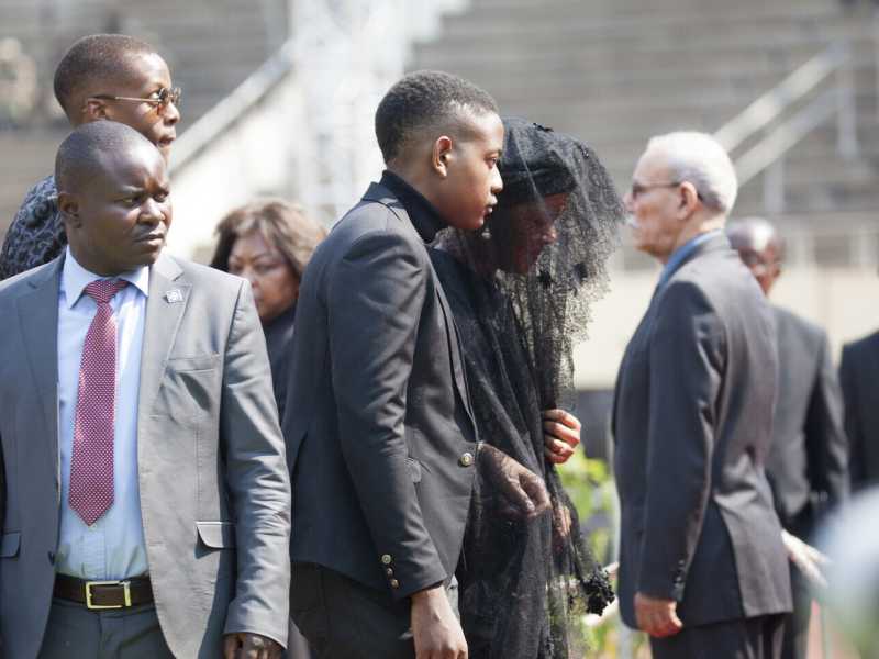 Bellarmine Chatunga Mugabe con la madre nel 2019. Foto Getty<br /> <br />