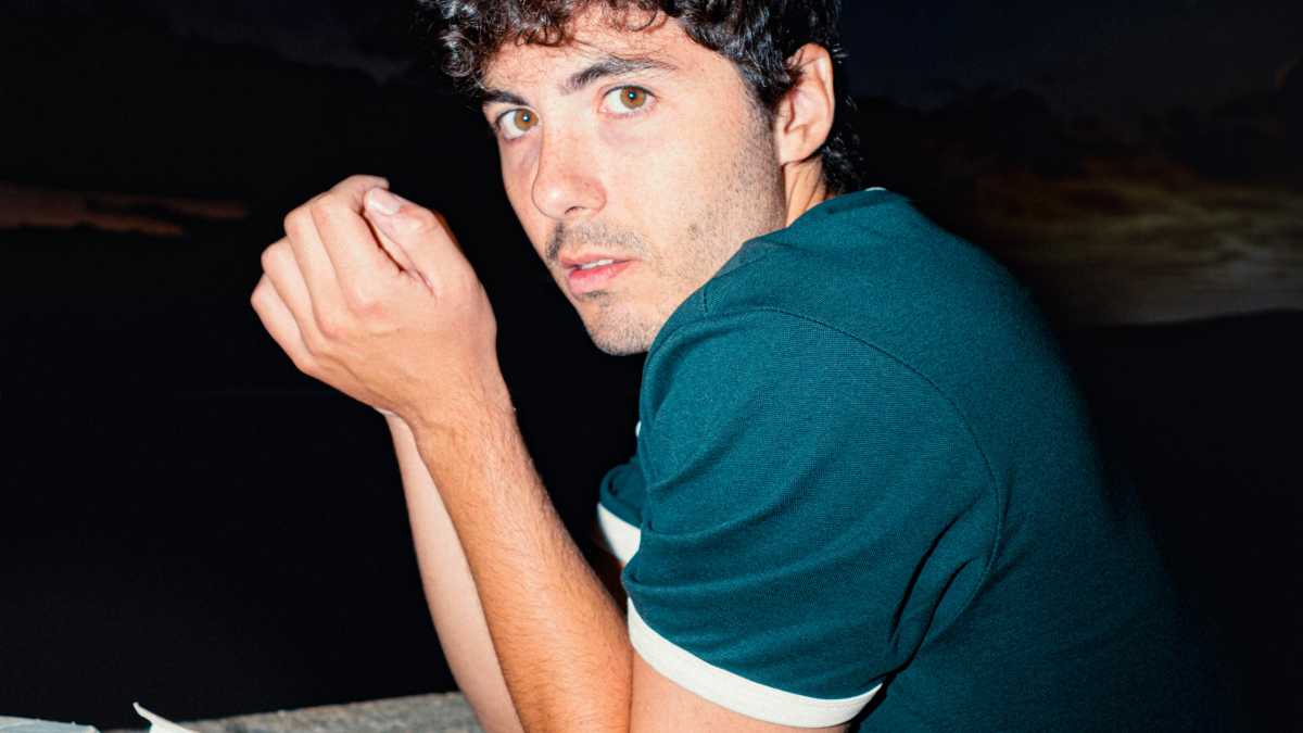 Immagine di Fulminacci tra le macerie del pop, a Sanremo con un'elegante ironia. "Spero di arrivare quinto"