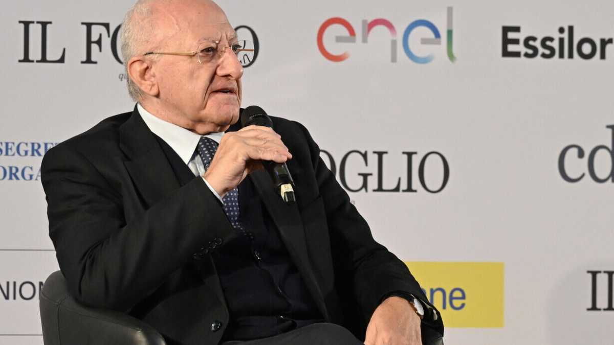 Immagine di De Luca e lo psicodramma di M5s e Pd per le elezioni a Salerno