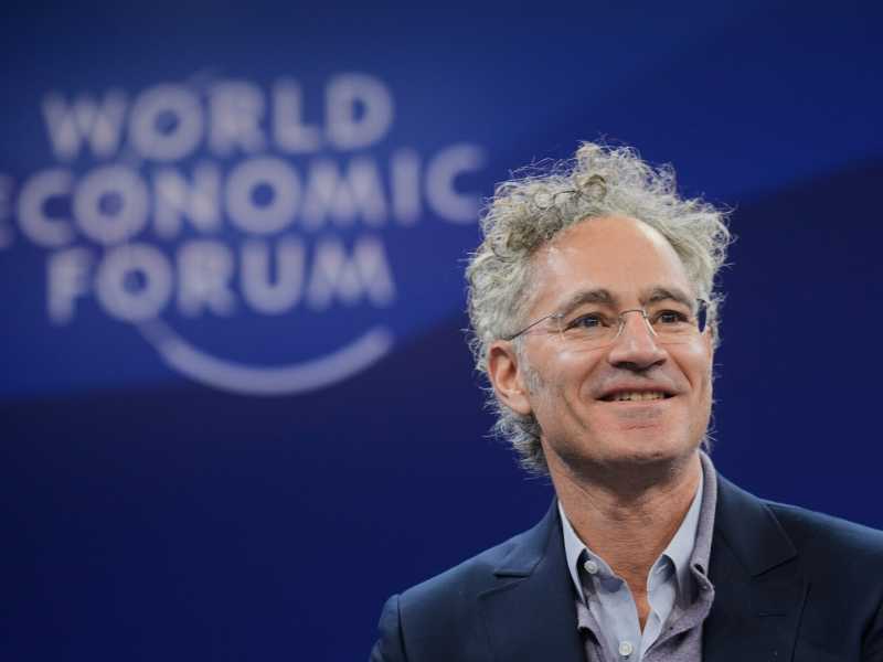 Ritratto di Alex Karp, il capo di Palantir, che pensa di “reggere la civiltà sulle spalle”