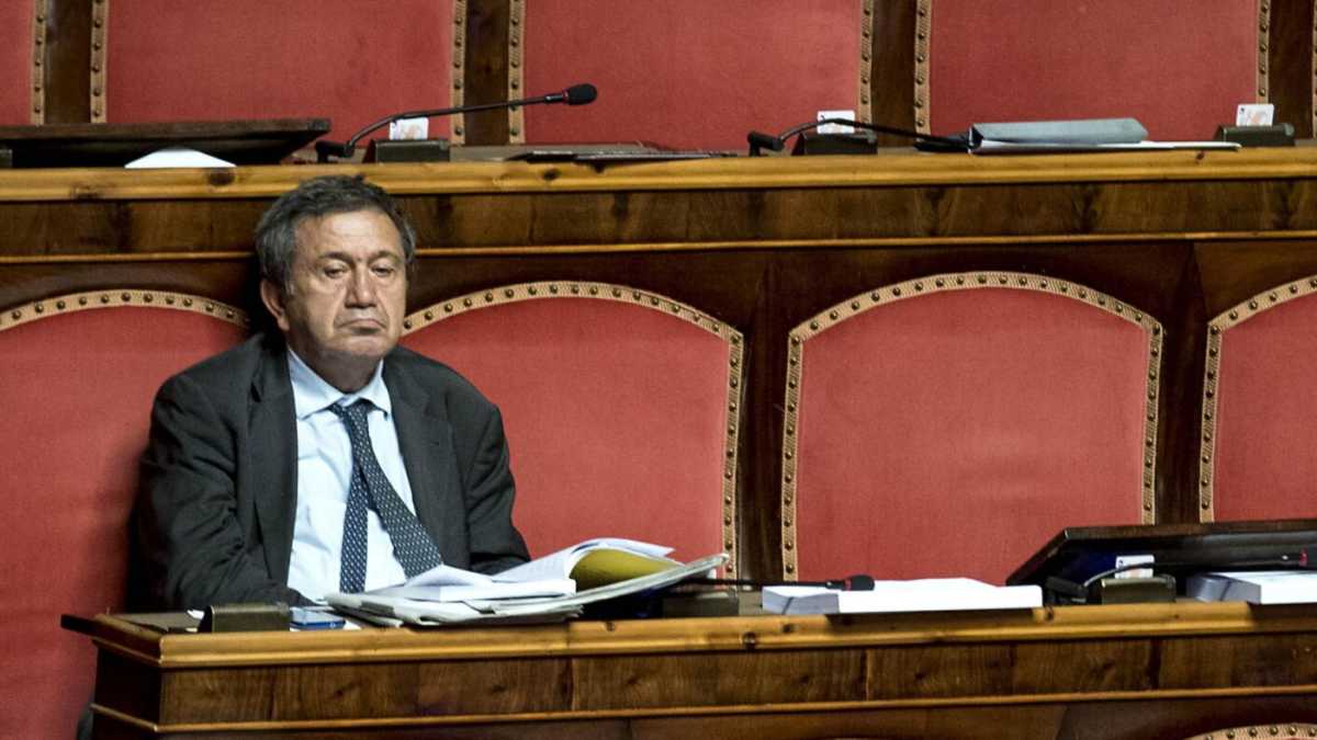 Immagine di “Vi piscio in bocca”. Ricordate la frase di Azzollini alle suore? Era una bufala