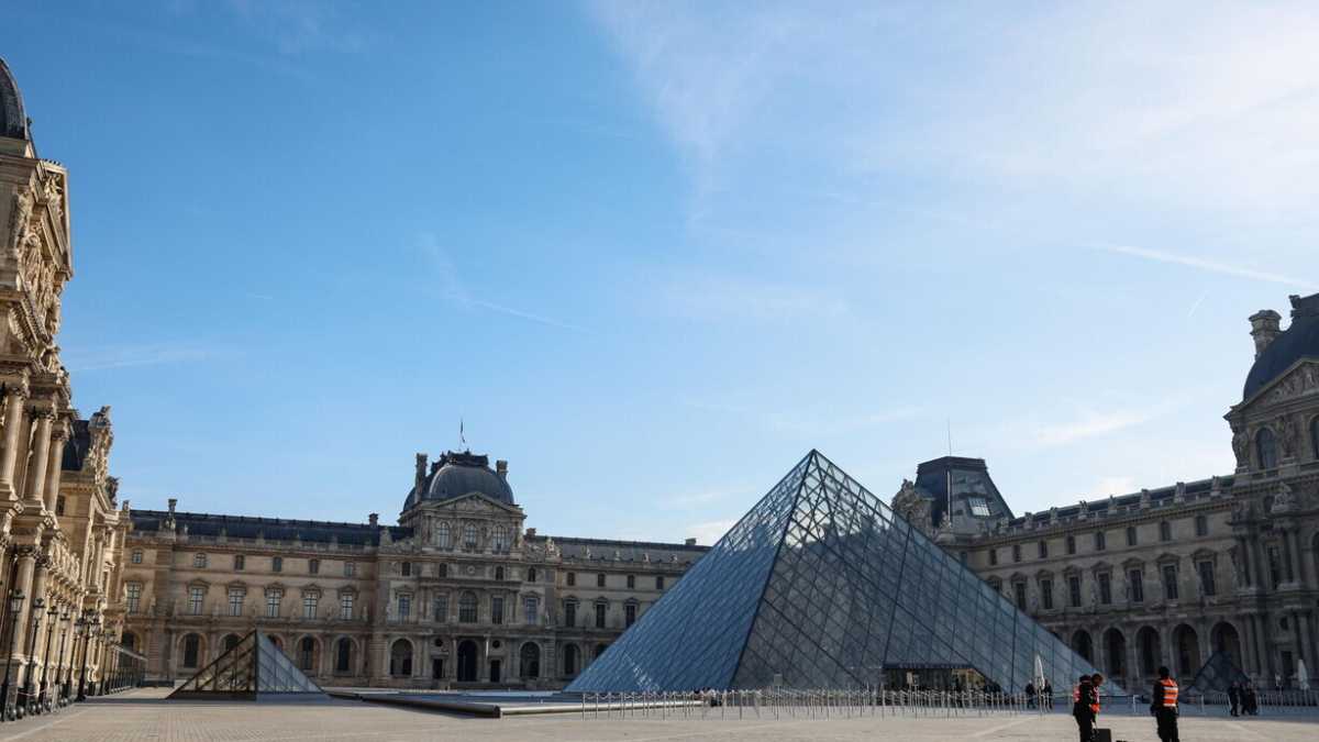 Immagine di La direttrice del Louvre si è dimessa: "Siamo stati travolti da una tempesta mediatica"