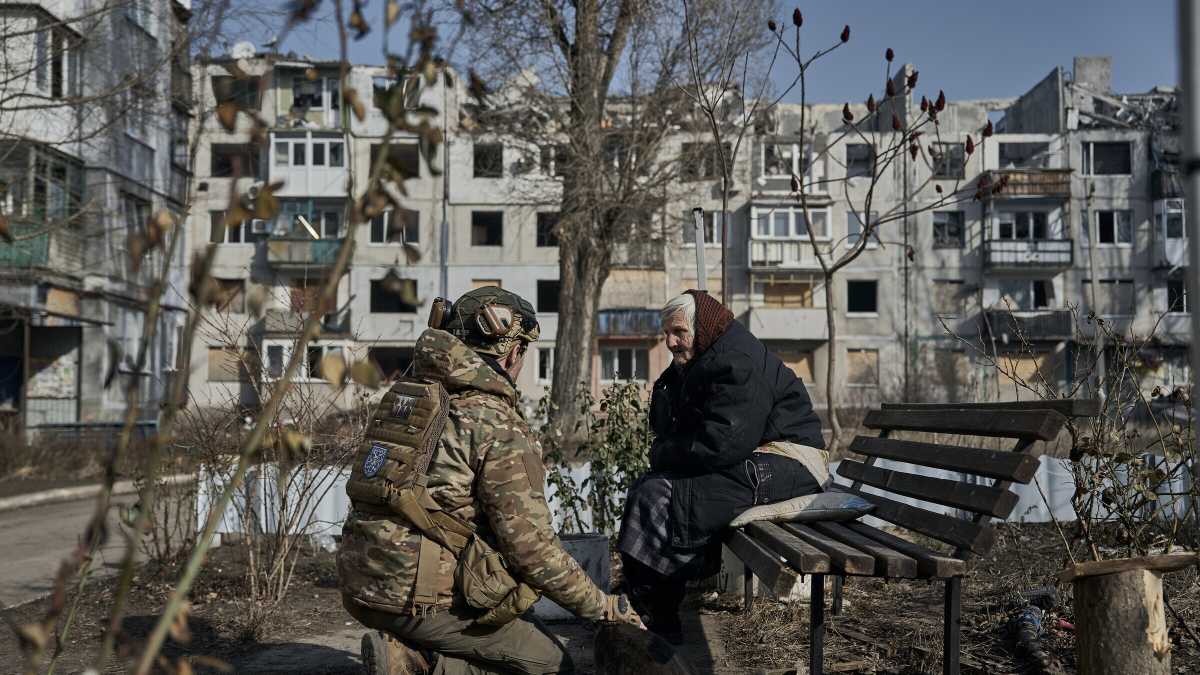 Immagine di Il mondo salvato dagli ucraini. Conversazione con Anne Applebaum