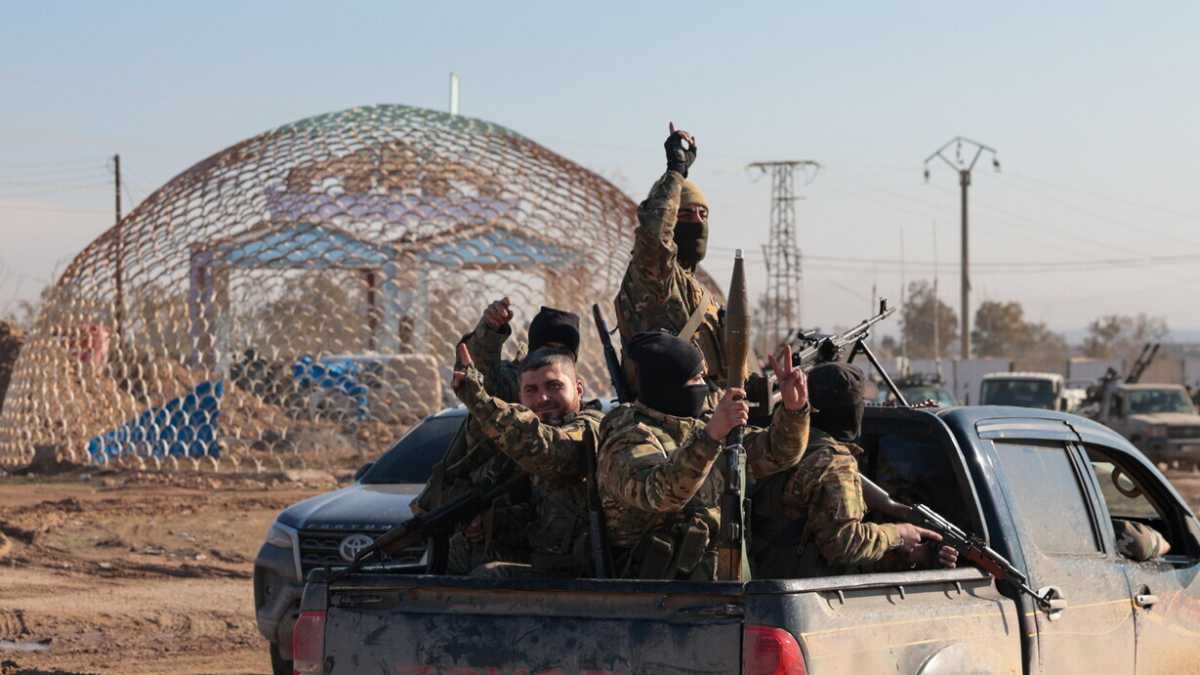 Immagine di L’Isis torna ad attaccare la Siria e manda un messaggio agli scontenti di al Sharaa: unitevi a noi