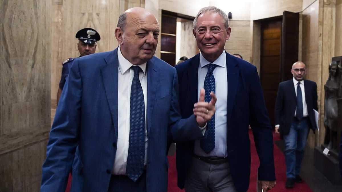 Immagine di Il “carrello tricolore” di Urso diventa elettrico. L’assurdità del decreto Energia