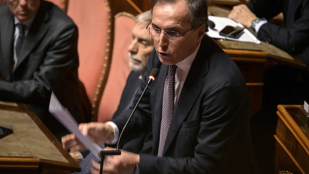 Immagine di Harakiri Pd sull'antisemitismo, l’ira di Boccia che si butta sulla Rai