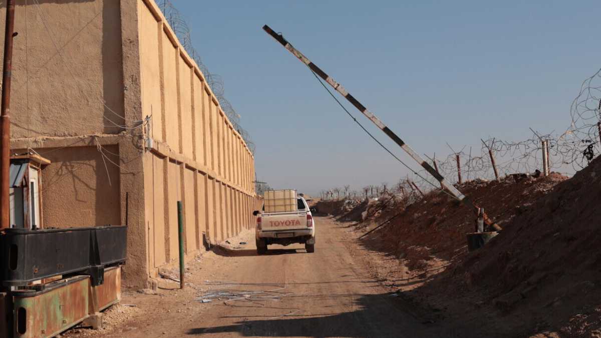 Immagine di Dalla Siria all’Iraq. Dove vengono trasferiti i prigionieri dell’Isis dopo il ritiro delle Sdf