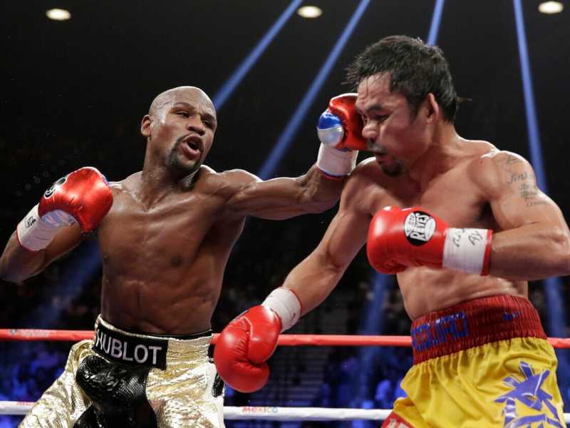 Floyd Mayweather Jr. contro Manny Pacquiao nell'incontro del 2015 (foto di Isaac Brekken per Ap, via LaPresse)<br />