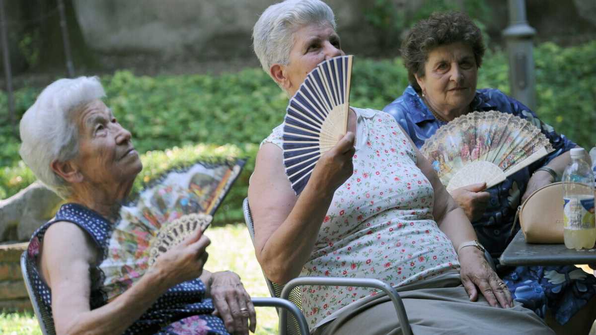 Immagine di Donne anziane che si lamentano