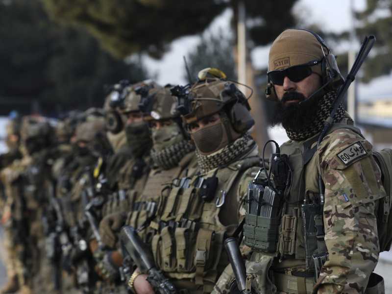 Personale di sicurezza talebano all'aeroporto internazionale di Kabul (AP Photo/Siddiqullah Alizai) <br />