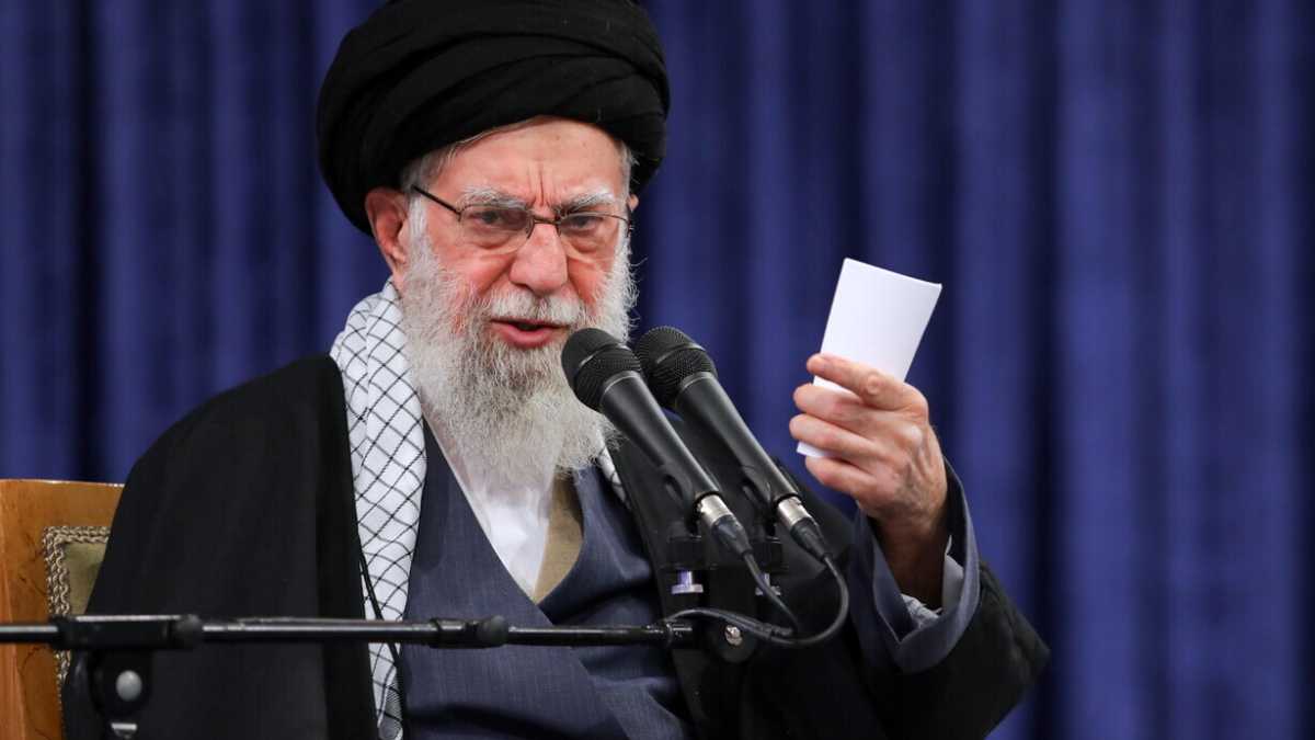 Immagine di Trump dice che l'ayatollah Ali Khamenei è morto
