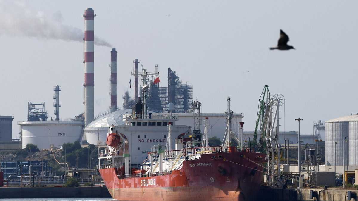 Immagine di L’Iran chiude lo Stretto di Hormuz. Petrolio e gas salgono e torna il rischio inflazione