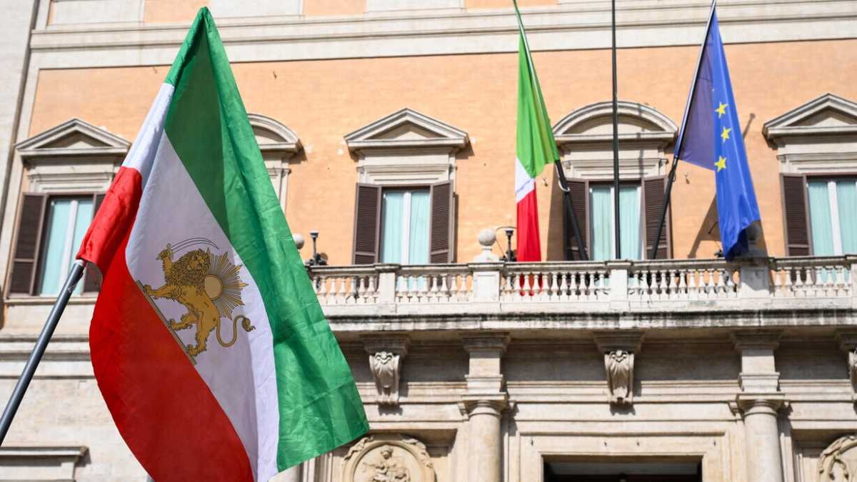 Immagine di Le bombe sui simboli del potere e della repressione del regime e la fine del mito dell’invulnerabilità