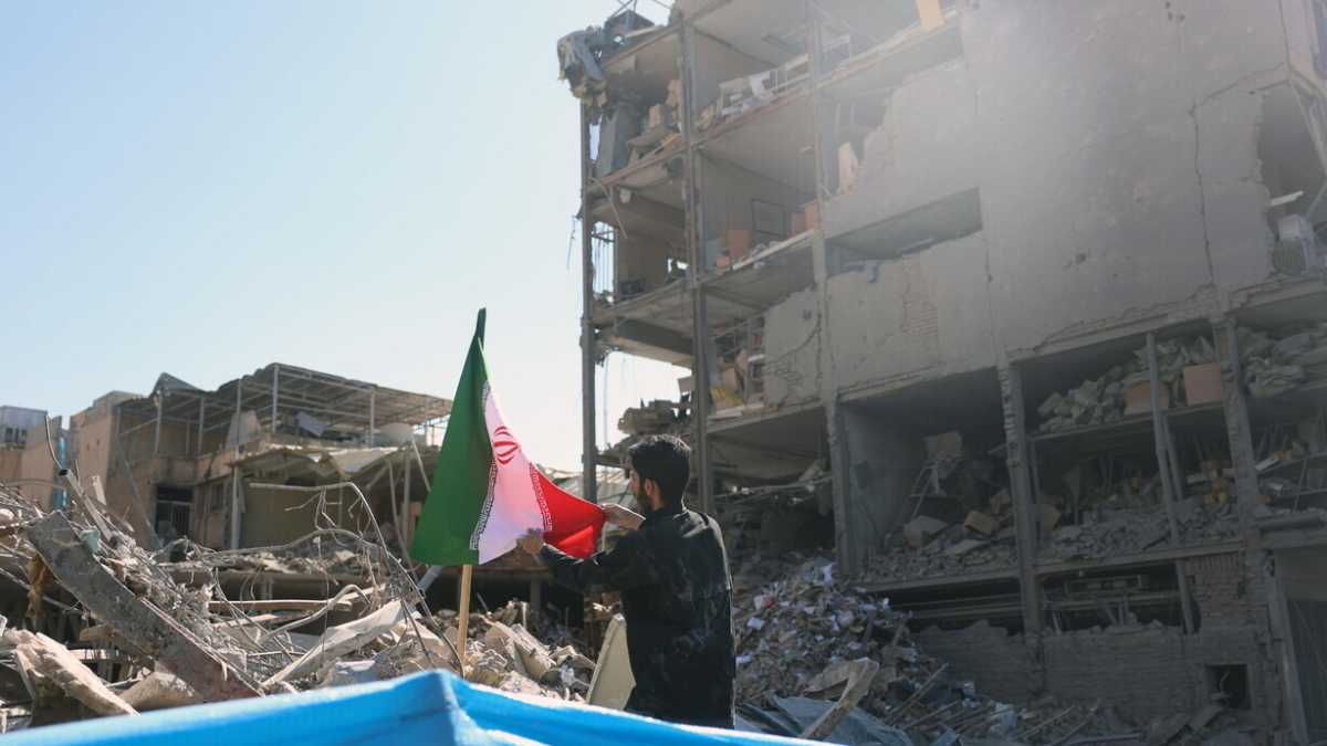 Immagine di Essere antifascisti oggi significa augurarsi un Iran libero