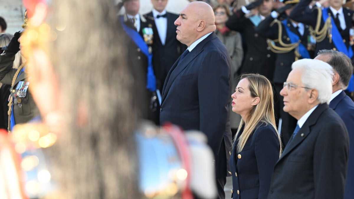 Immagine di Meloni e Crosetto al Quirinale per parlare con Mattarella