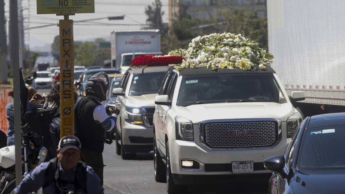 Immagine di La bara d'oro del Mencho. Un funerale in stile narcos