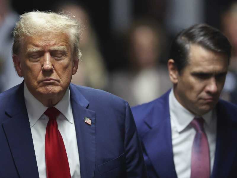 Trump dorme in piedi e sogna la guerra “for ever”