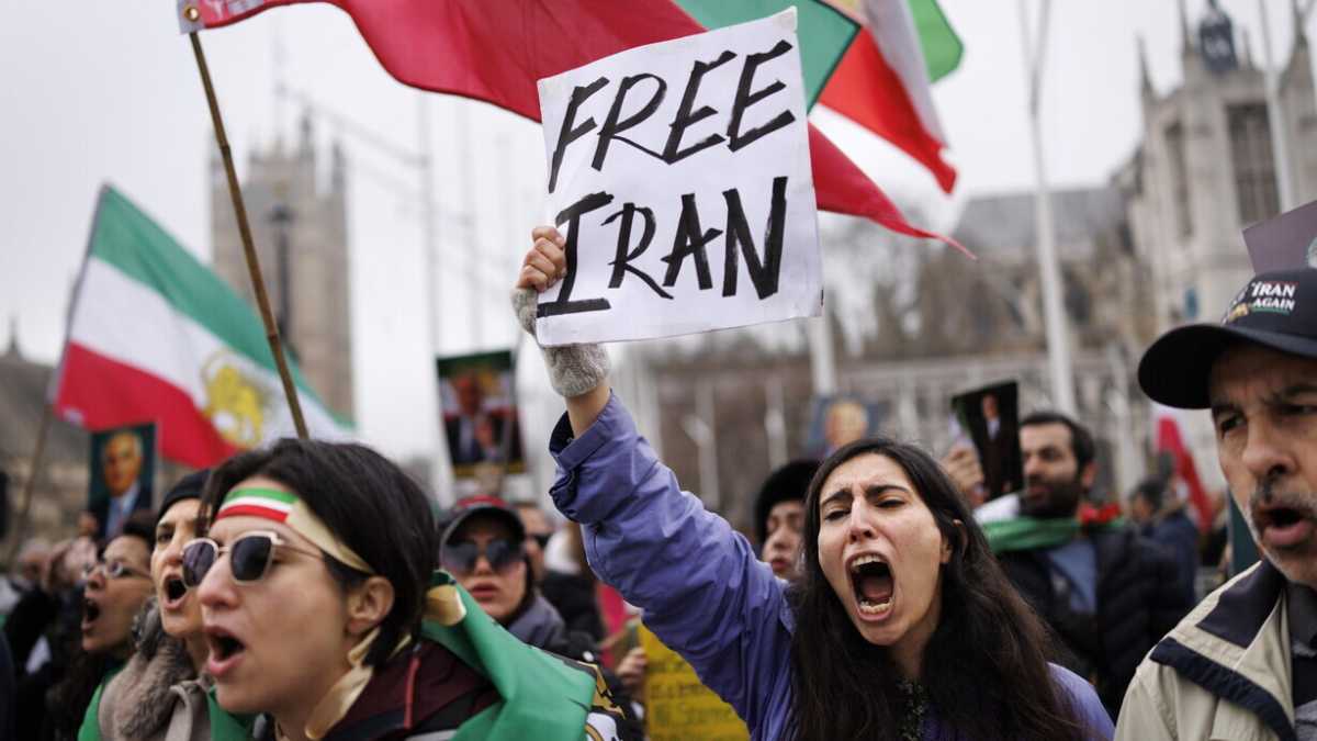 Immagine di Una sfilata della stilista Sara Behbud per raccontare le donne vittime degli ayatollah