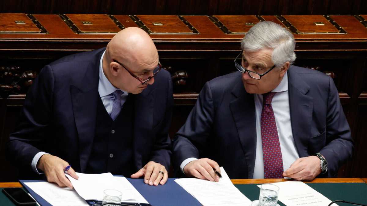 Immagine di Crosetto: “L'attacco in Iran è fuori dal diritto”. Il Pd tenta una mediazione. Guerini e Renzi: “Come si fa a dire no su Cipro?”
