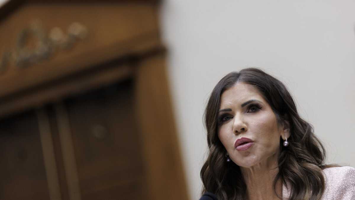 Immagine di Kristi Noem lascia il suo incarico, e gliene creano uno ad hoc