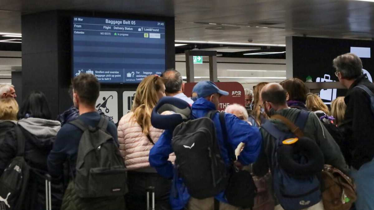 Immagine di Centinaia di italiani in bermuda pretendono il rimpatrio dalle Maldive. La guerra è a 3.000 km